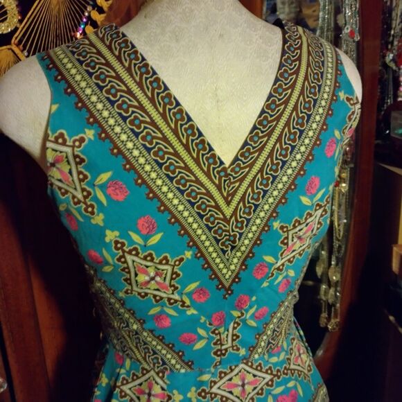 Styled by Loungees 50's wrap dress geometric & flower design small side buttons - Picture 5 of 8